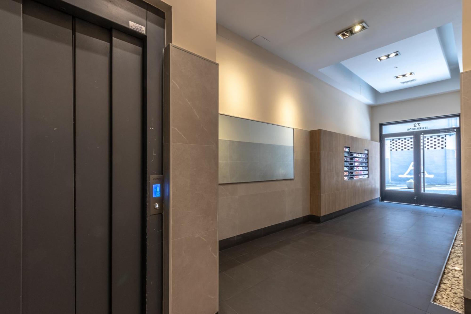 Inside Old Town By Eba Homes Bilbao Bagian luar foto